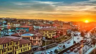 Ne İstanbul ne Ankara! İkisinin arasında kalan ilçe doğayla iç içe gidenler bir daha gitmek istiyor. Kültürel mirası ile herkesi büyülüyor.