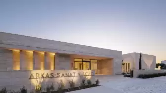 Mimarisiyle de dikkat çeken Arkas Sanat Alaçatı’da:  ‘Sahnelenmiş’ yüzleşme sergisi