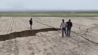 Konya’da obrukların yanı sıra, yüzey yarıkları görülmeye başladı