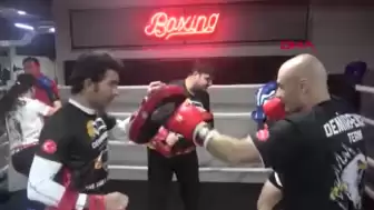 Doktorlar kendilerini korumak için savunma sporlarına başladı