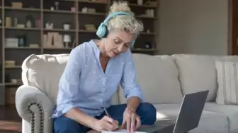 Demans riskini yüzde 40 azaltmak için yeni bir dil öğrenmek gerekir