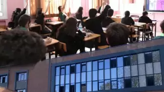 Milli Eğitim Bakanı Yusuf Tekin, pansiyon kapasitesi yetersiz olan liselerde öğrencilerin iki ayrı kontenjan üzerinden yerleştirileceğini açıkladı.