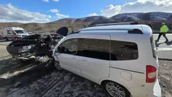 Bingöl’de Otomobil ve Ticari Araç Çarpıştı: 1 Ölü, 4 Yaralı