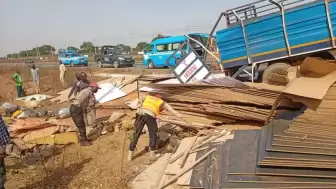 Nijerya’da yolcu taşıyan kamyon devrildi