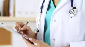 Beyaz önlüğün gurur ve gelecek kavgası: 14 Mart’ta sağlığın gidişatı için uyarı