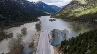 Sel Felaketi Ulaşımı Felç Etti: Antalya-Konya Yolunun 4 Kilometrelik Bölümü Adeta Göl Oldu