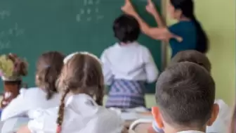 "Protokole Aykırı" Sayıldı! Uşak’ta Okul Müdürünün Mesajına Tepki Vermeyen Öğretmenlere Resmi Uyarı