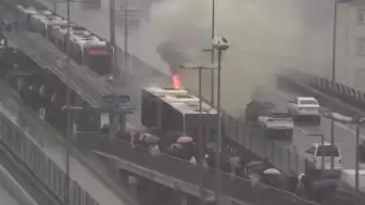 İstanbul’da metrobüste yangın paniği