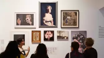 Sanatın Yüzyıllık Yolculuğu: Koç Topluluğu "Yüzyılın İzleri" Sergisini Açtı