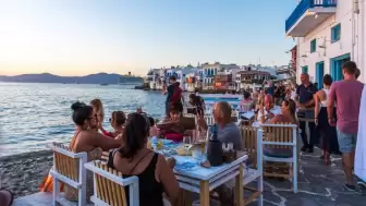Kapıda Vize Etkisi: Nisan Ayında Adalarda Türk Turist Patlaması Yaşanıyor