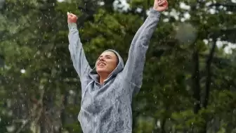 Yağmurda yürümenin iyi hissettiren 4 nedeni