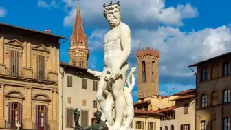 Tarihi heykele bekarlığa veda kutlamasında zarar verildi