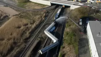 ABD’de Yük Treni Raydan Çıktı