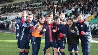 Altınordu kalesine duvar ördü!