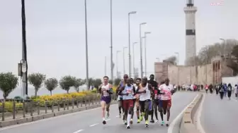 Dünyanın en iyi rotalarından biri olan İstanbul Yarı Maratonu yarın başlıyor. Dev organizasyon nedeniyle bazı ana yollar trafiğe kapatılırken, şehirde sporun ve enerjinin ritmi yükselecek.