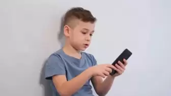 Okul saldırılarının ardından düğmeye basıldı! Milli Eğitim ve bilişim uzmanları, çocukları sanal dünyadaki karanlık odaklardan korumak için iki kritik adımı gündeme taşıdı: VPN kısıtlaması ve doğrudan destek hattı.