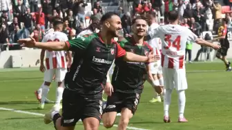 Karşıyaka play-off peşinde, Bornova ise ligde kalma mücadelesinde