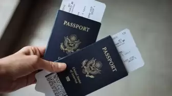 ABD Büyükelçiliği'nden hayati uyarı: Sadece randevu alabilmek için bile olsa verilen yanlış bilgiler, vize reddinin ötesinde ülkeye girişin kalıcı olarak yasaklanmasına yol açabilir.