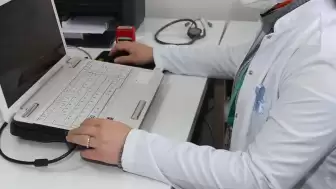 “Hekimlerden ‘Veri Girişi’ İsyanı: Aile Hekimliği Evrak Memurluğuna Dönüşüyor!”