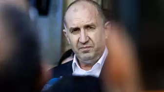 Bulgaristan’da eski cumhurbaşkanı Radev seçimi farkla kazandı