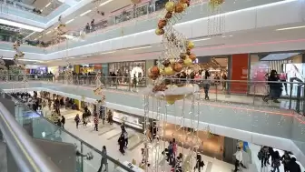 “AVM girişlerinin ücretli olacağı” yönündeki iddialar, kamuoyunda tartışma yarattı. Peki, AVM’lere giriş ücretli mi olacak? AVM’lere girişte para alınacak mı?