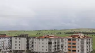 Gaziantep’te şiddetini artıran olumsuz hava koşulları hayatı durma noktasına getirdi. Valilik, fırtına ve sel riski nedeniyle 4 ilçede okulların bir gün süreyle tatil edildiğini duyurdu. İşte eğitime ara verilen o ilçeler...
