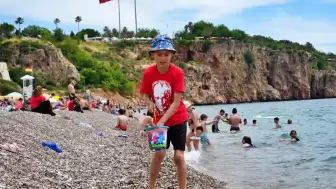 Yaz Sezonu Erken Başladı: Dünyaca Ünlü Sahil Doldu Taştı