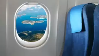 Uçak Camlarının Ortasındaki Küçük Deliğin Görevi Ne?