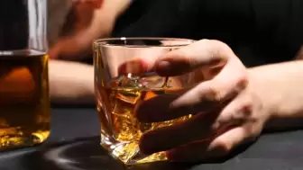 Tıp dünyasından çarpıcı uyarı: Her kadeh bir sigaraya bedel!