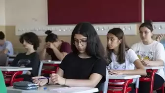 YAPAY ZEKA PRATİKTE BAŞARIYI ARTIRDI, SINAV SONUÇLARINI DÜŞÜRDÜ