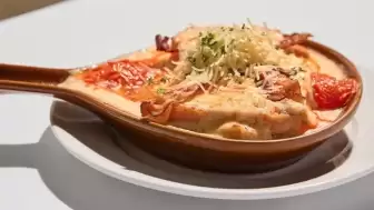 Lezzet Tarihinde Bir Yolculuk: Louisville'in Meşhur Açık Sandviçi Hot Brown