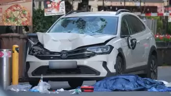 Almanya’da araç kalabalığa daldı: 2 ölü, 8 yaralı