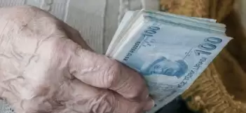 Milyonların Gözü Bordrolarda! Nisan Ayında Emekli Maaşları Yeniden Hesaplanıyor: Kök Maaş Düzenlemesi mi, Seyyanen Zam mı? İşte Masadaki Rakamlar