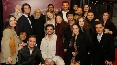 Ünlü sanatçı Savaş Dinçel, aldığı ödüllerle adeta zirvede!