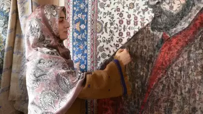 Tarihi figürleri halıya resmeden sanatçı, ilhamını 7 yıl önce video izleyerek başladığı hikayeden alıyor.
