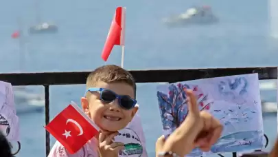 Antalya'da, 23 Nisan coşkusu denizde unutulmaz bir görsel şölene dönüştü!