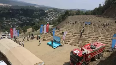 Afetlerde hayatını kaybedenler anısına fidan dikim etkinliği düzenlendi.