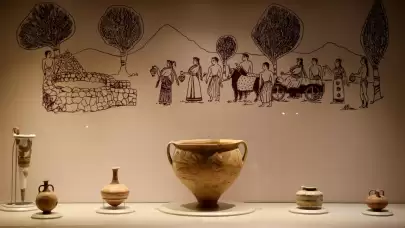 Efes Müzesi, 3500 yıllık tarihi geçmişe aydınlık getiriyor.