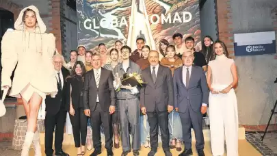 İzmirli Tasarımcılar, EİB Moda Tasarım Yarışması'nda Uluslararası Başarı Elde Etti!