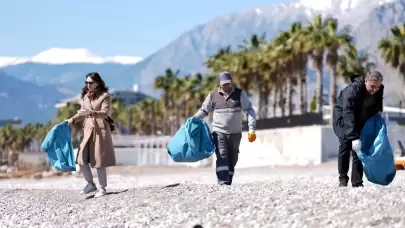 Konyaaltı Sahili ve Denizi, Temizleme Çalışmalarıyla Parıldıyor!