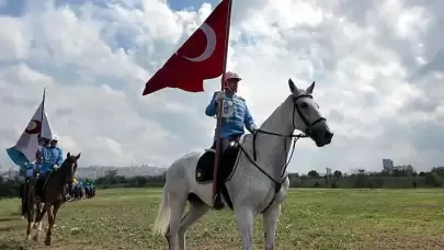 Milli Savunma Bakanlığı'ndan 19 Mayıs'a özel sürpriz klip: 16 farklı Türk devletinin bayrağını taşıyan atlılar göz kamaştırdı!