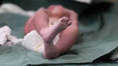 Sağlık Bakanlığı, evde bakım şartlarını karşılayamayan bebeğin eve götürülmesine izin verilmedi.