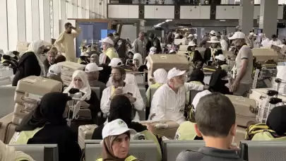 Suriye'nin başkenti Şam'da ilk hacı kafilesi dualar eşliğinde kutsal topraklara yola çıktı.