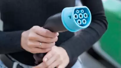 Sürprizle sonuçlanan bir araştırma, yolda kalma endişesini tarihe gömecek menzil şampiyonu elektrikli arabaların duyurulduğunu ortaya çıkardı.