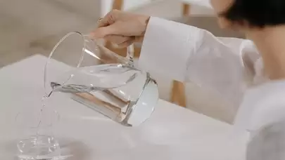 Böbrek yetmezliği olan hastalar için su tüketiminin aşırısının zararlı olabileceği belirtildi.