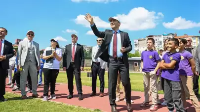 Binlerce Öğrenci, Geleneksel Oyunlar İle Eğlendi: Dev Bir Yarışma Sahnesi Oluştu