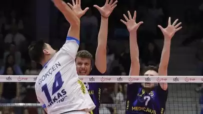 Arkas Spor, Fenerbahçe Medicana'yı mağlup ederek seriyi eşitlemeyi hedefliyor.