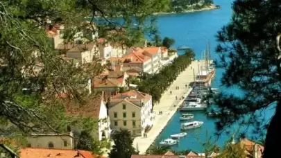 Hırvatistan da Uygunsuz kıyafetle gezen turiste para cezası!