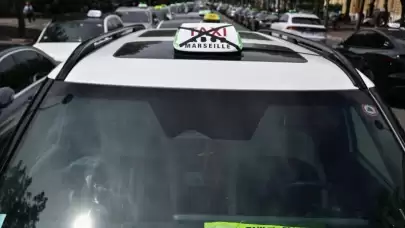 Fransa Genelinde Taksi Şoförlerinden Eylem: Ulaşımda Aksamalar Yaşandı