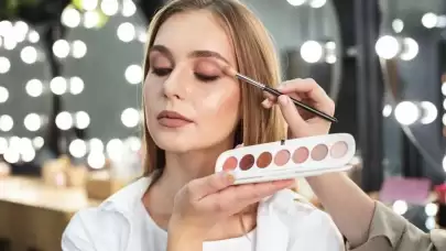 Doğal Görünüm İçin Cesur Makyaj Teknikleri